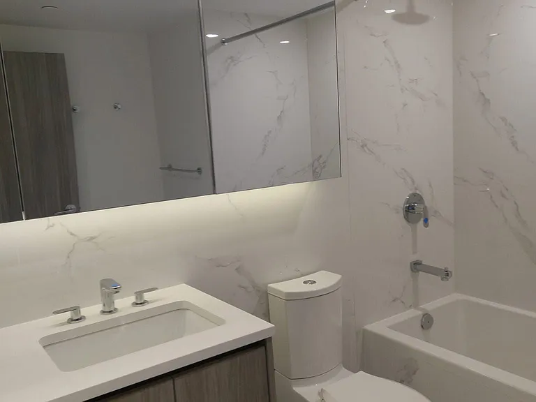 27 McMahon Dr #1515 — Photo 6