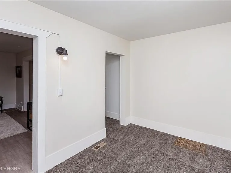 1215 Clark St — Photo 2