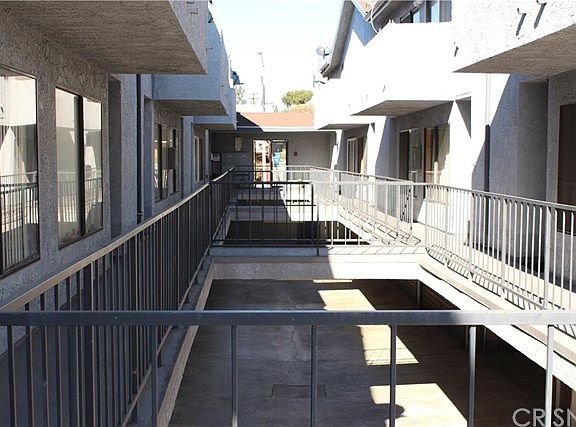 2nd image of 925 Centinela Ave APT 9