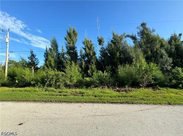 3486 Papaya St, Saint James City, FL 33956