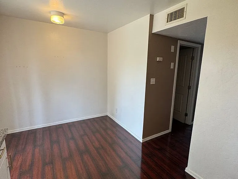 2813 N Mountain Ave — Photo 4