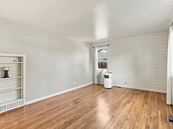 3rd image of 3929 W Princeton Ave