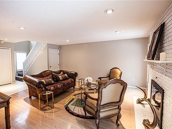 3rd image of 3 Bordeaux Ln