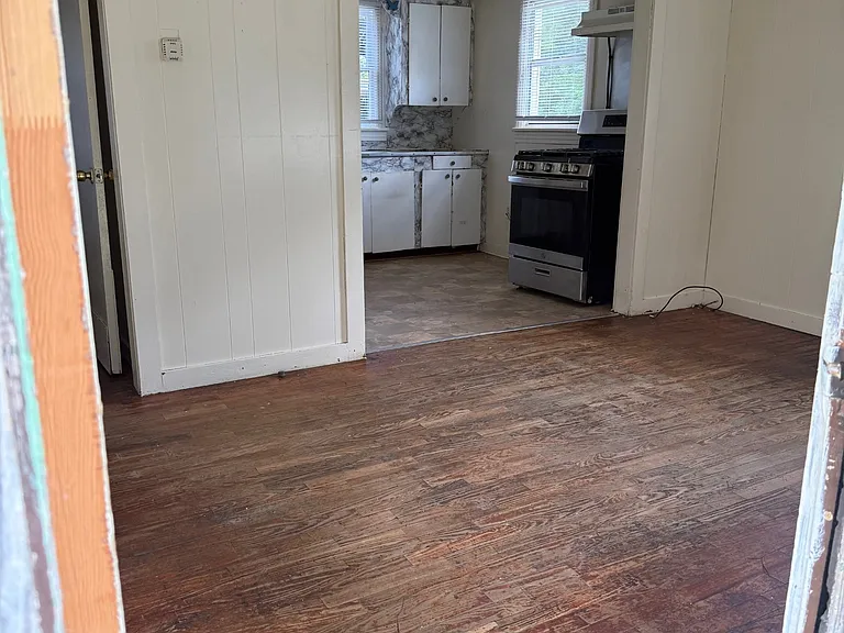 103 Roy St — Photo 2
