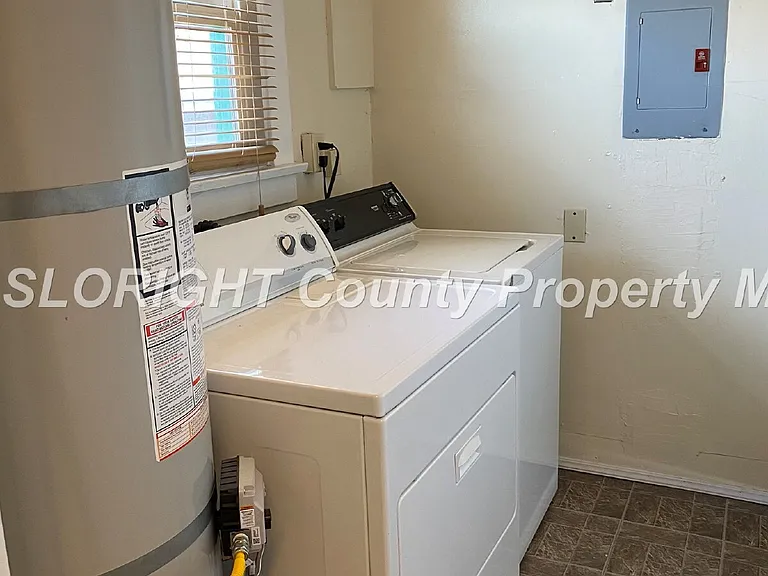 726 Johnson Ave — Photo 6