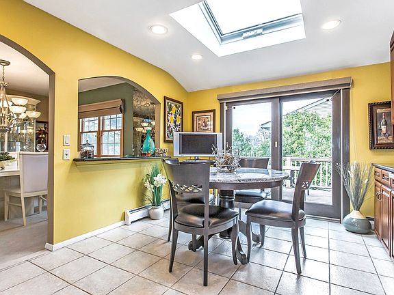 5th image of 2728 Beacon Hill Dr