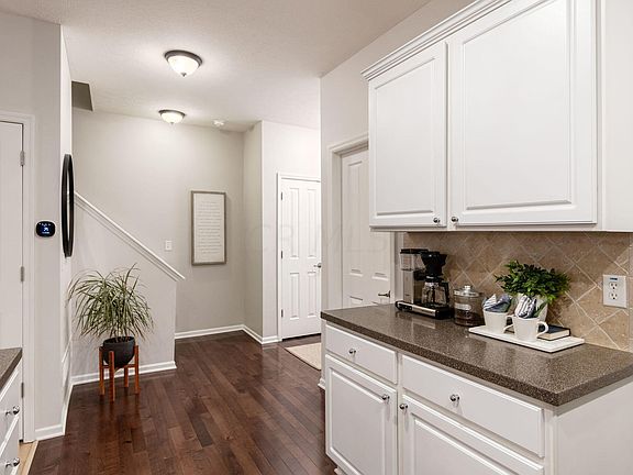 5th image of 462 Westgreen Ln