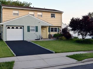 10 Ely Pl, Edison, NJ 08817