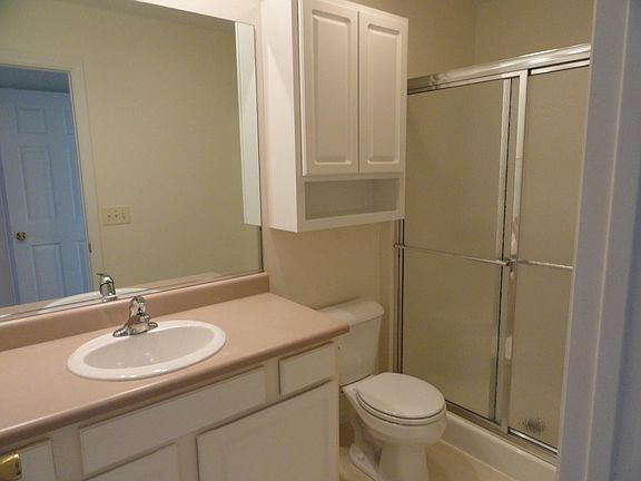 4th image of 961 Jasmine Ln APT A
