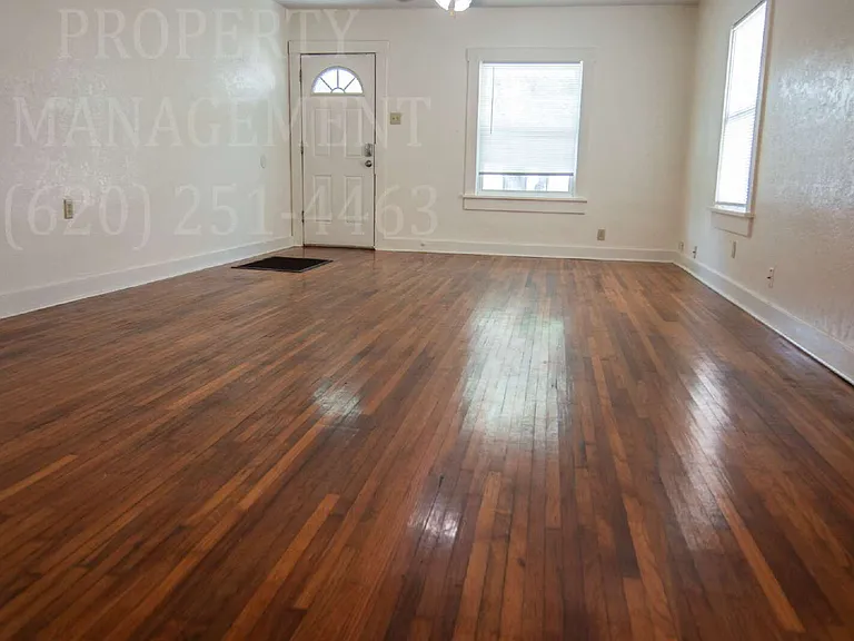 1407 W 6th St — Photo 3
