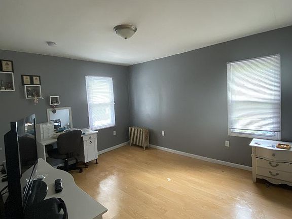 3rd image of 2025 Price St