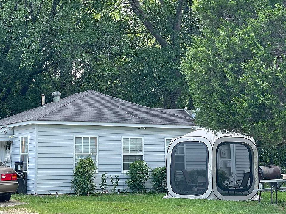 2nd image of 121 Houston Dr