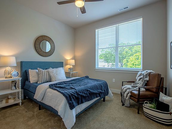 4th image of 226 E Lockwood Ave #207