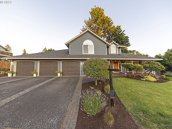 3rd image of 3021 SE Briarwood Dr