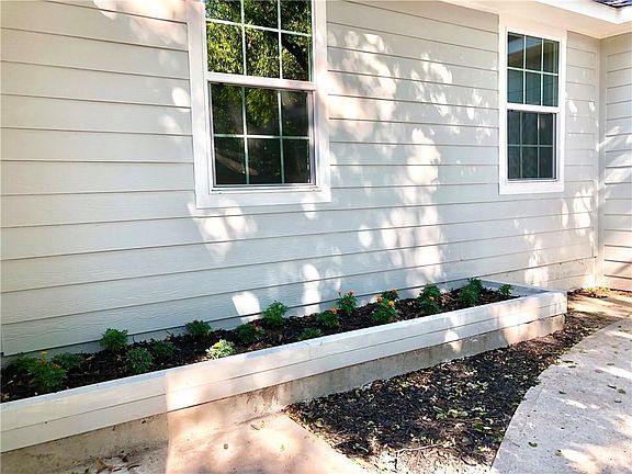 3rd image of 2439 Southwood Dr