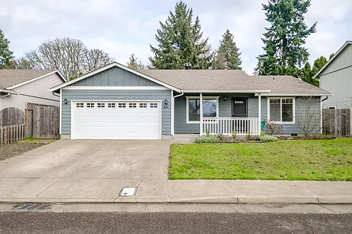 831 NW Teak Loop Photo 1