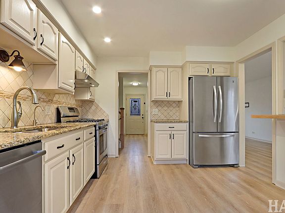 3rd image of 695 Trailside Dr