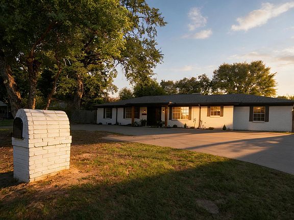 4th image of 13618 Indian Dr