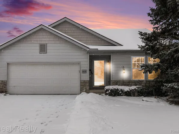 6459 Morningstar Ln, Waterford, MI 48327
