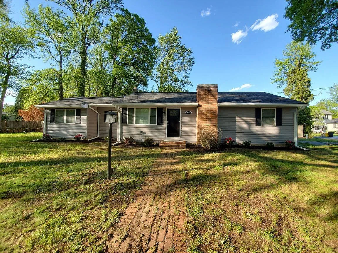 3 bed, 1136 sqft, $2,700 — Photo 1
