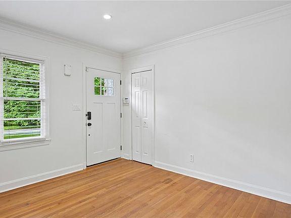 4th image of 984 Lindbergh Dr NE