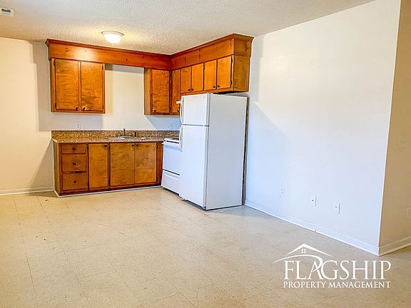 4th image of 709 Patton Cir APT 28