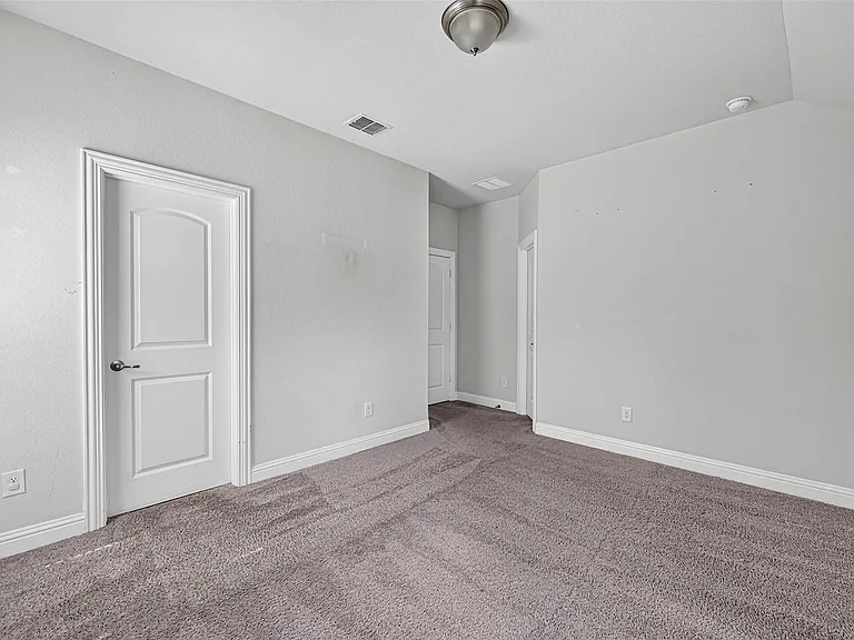 24419 Avanti Dr — Photo 37