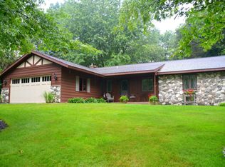 2819 Burrwick Dr SE, Grand Rapids, MI 49546