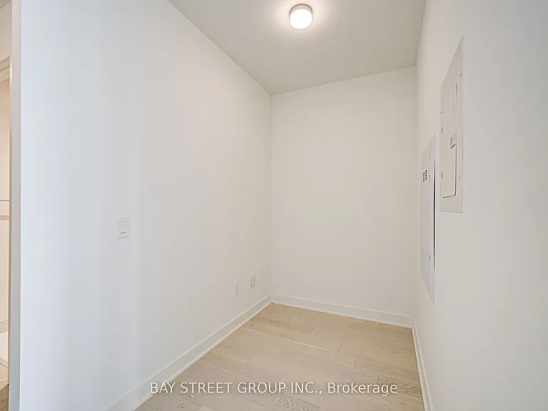11 Yorkville Ave #5408 — Photo 8
