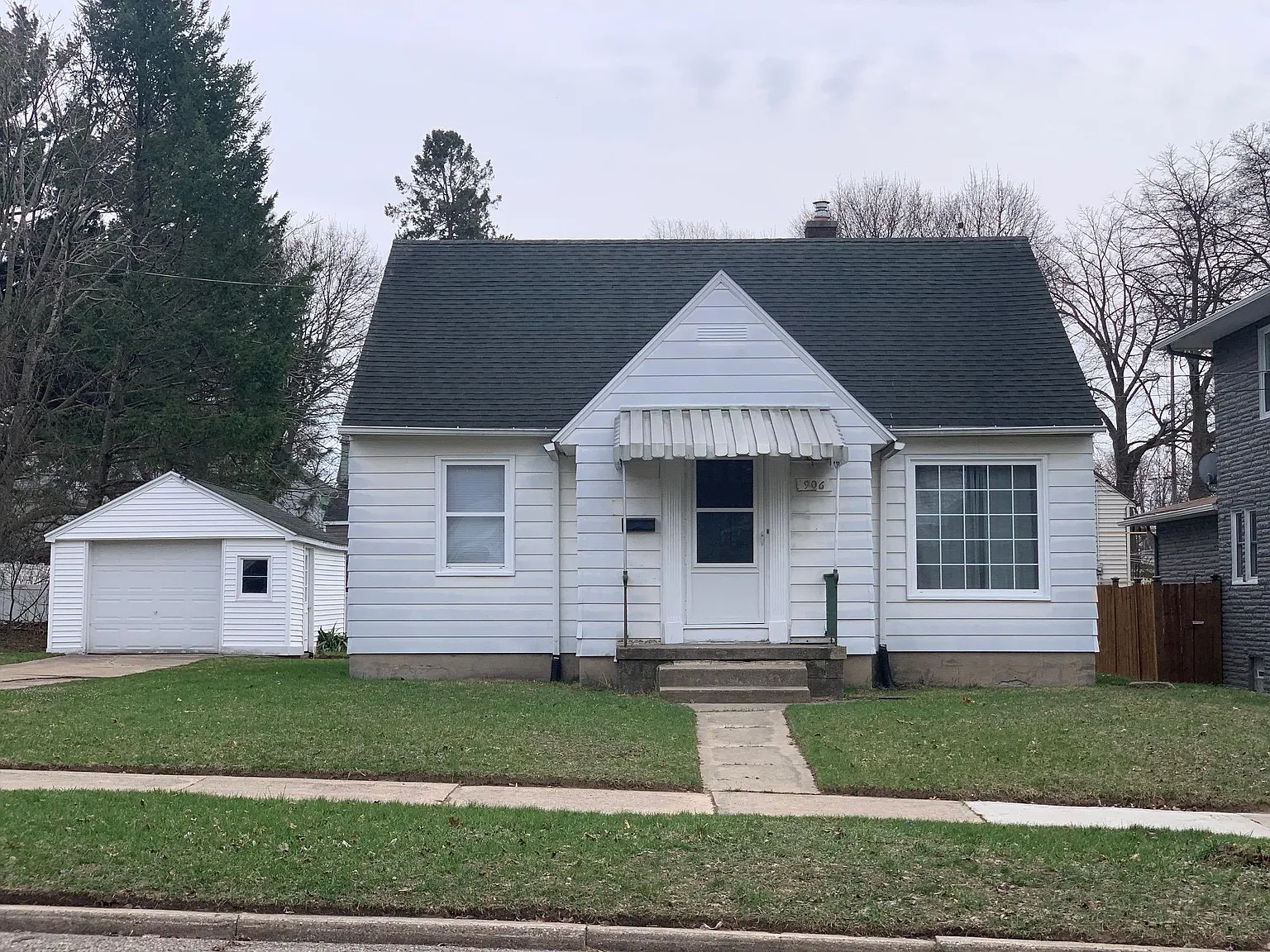 3 bed, 1050 sqft, $2,100 — Photo 1