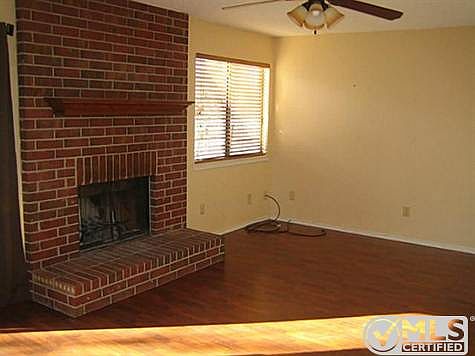 2nd image of 1424 Thistlewood Ln