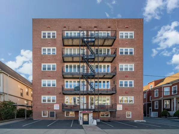 70 W 32nd St APT 1F, Bayonne, NJ 07002
