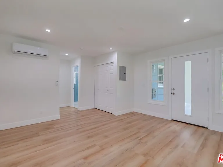 8356 Kittyhawk Ave — Photo 5