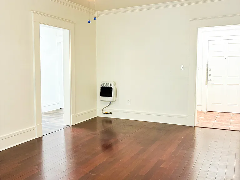 416 E Dewey Pl — Photo 17