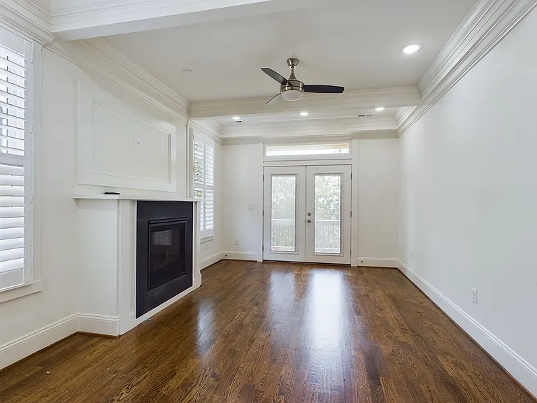 2515 E Franklin St — Photo 25