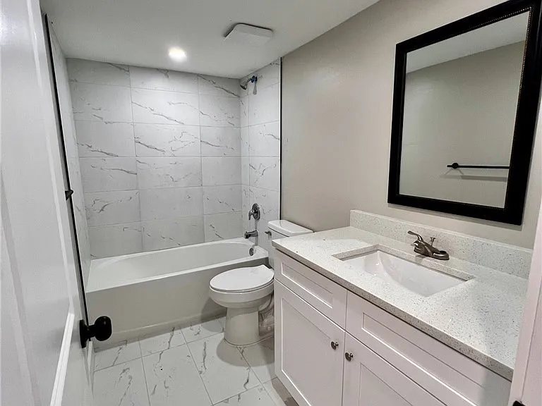 4102 SE 19th Pl #11 — Photo 3