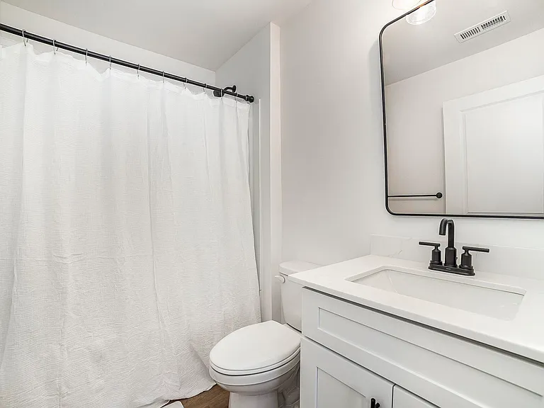Bedroom A bathroom