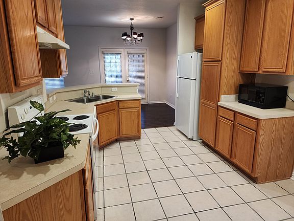 3rd image of 9808 Castlewood Dr