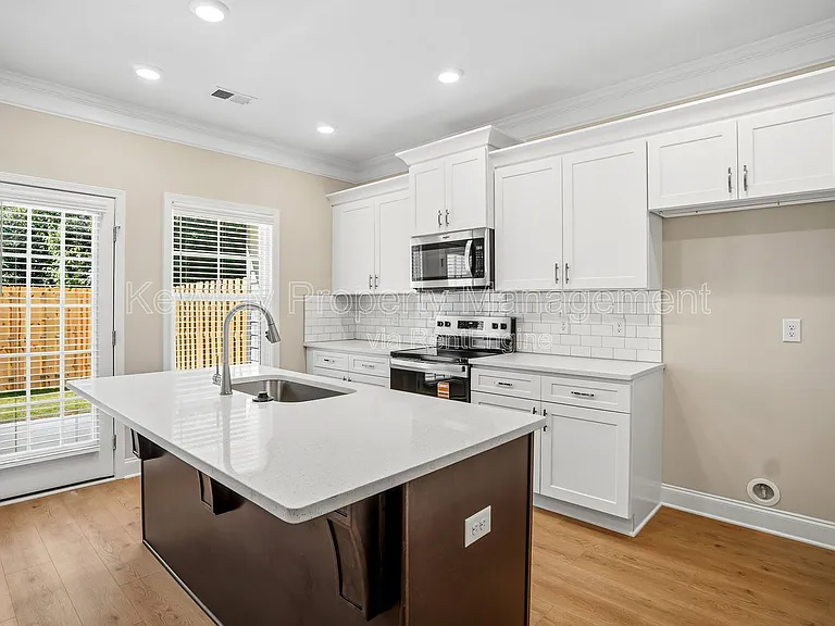 3109 Venetian Dr — Photo 6