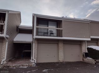 32 Overlook Dr, Clinton, NJ 08809