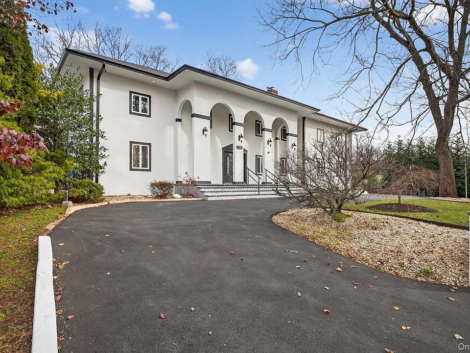 1st image of 369 Vanderbilt Parkway