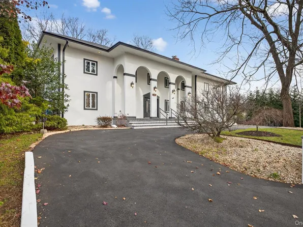 369 Vanderbilt Parkway, Dix Hills, NY 11746