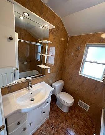 4th image of 450 Lincoln Ave #4