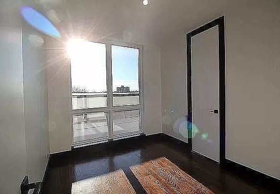 5th image of 324 Irving Ave #4B