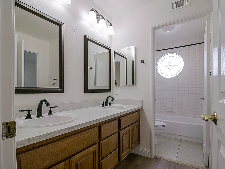 25035 Eaton Ln — Photo 23
