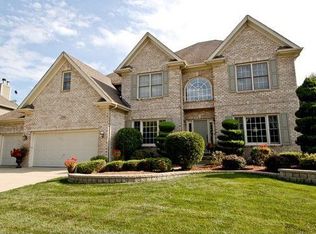 2704 Charter Oak Dr, Aurora, IL 60502