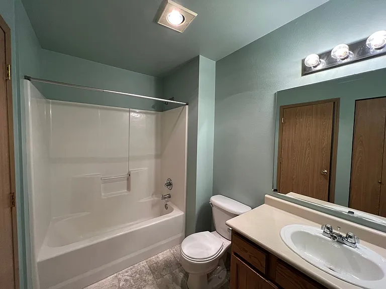 3 Bedroom, 2 Bath in York Neighborhood! — Photo 19
