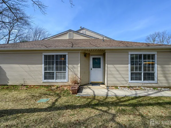 194 Yorkshire Ct, Old Bridge, NJ 08857