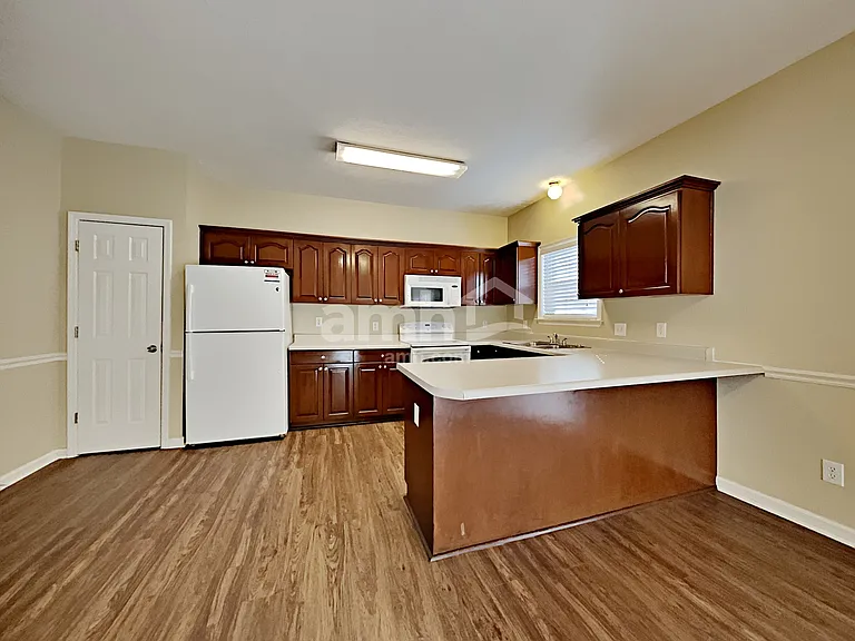 109 Crestside Ct — Photo 3