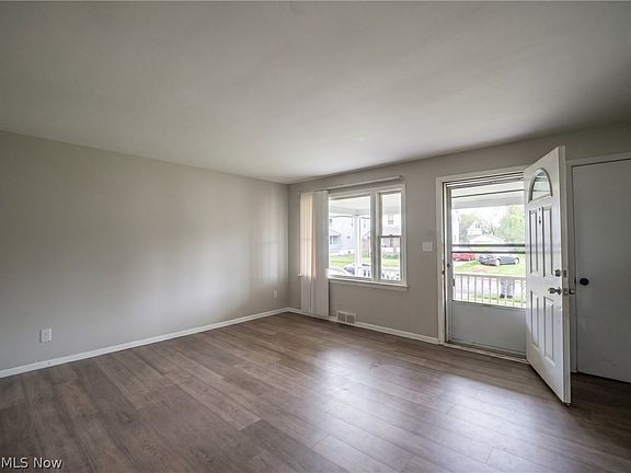 3rd image of 50 Glacier Ave
